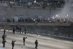 2,000 LA anti-ICE rioters takeover 101 Freeway downtown as self-driving cars lit on fire in chaotic scene