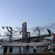 Mexican Navy Sailboat Crashes Into Brooklyn Bridge