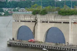 One dead in freak boat mishap on Hudson River