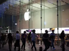 Trump threatens 25% import tax on Apple unless iPhones are made in the US