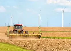 White House ‘preparing’ farmer bailout plan over tariffs impact as industry faces ‘full-blown crisis’